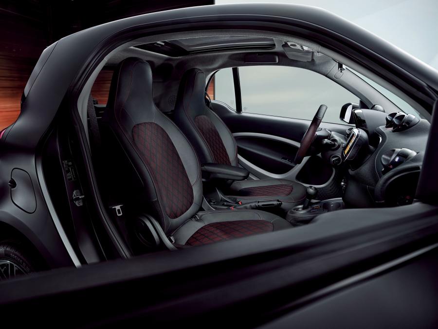 Интерьер Smart ForTwo Edition PureBlack (C453) 2018 года  (WW) (фото 4 из 7)